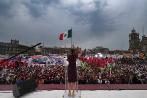 En un Zócalo abarrotado por miles de personas, Claudia Sheinbaum Pardo, cerró su campaña con un discurso esperanzador para el país