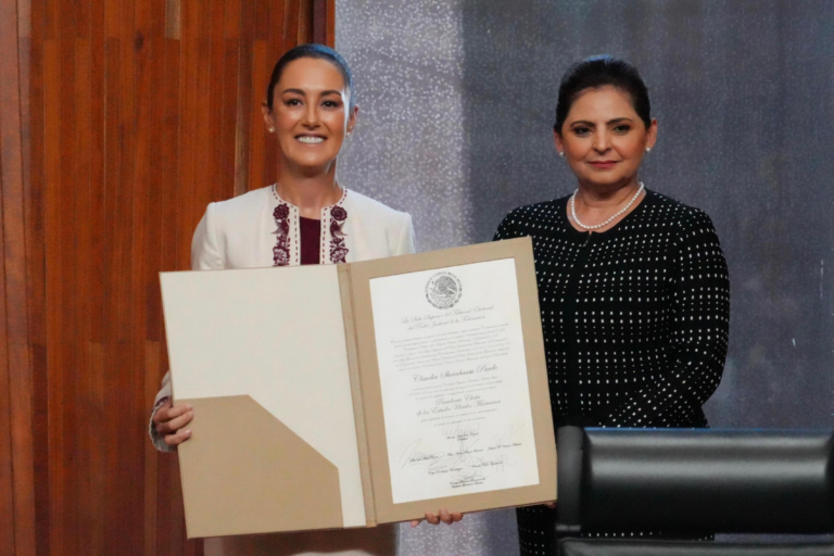 Primera mujer presidenta electa después de 200 años en la historia electora de México; Claudia Sheinbaum recibe acta de mayoría.