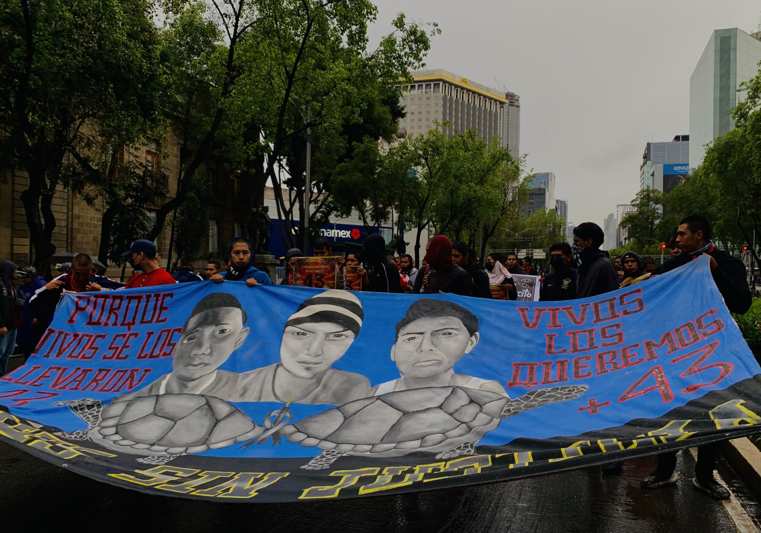 Crónica en el marco de los 10 años el crimen de Estado: Ayotzinapa; donde desaparecieron forzadamente 43 estudiantes normalistas.