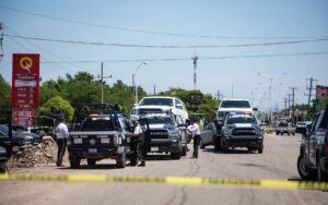 Civieles armados y Ejército Mexicanos se enfrentan en Culiacán, Sinoal, el cual dejó un muerto y un detenido.