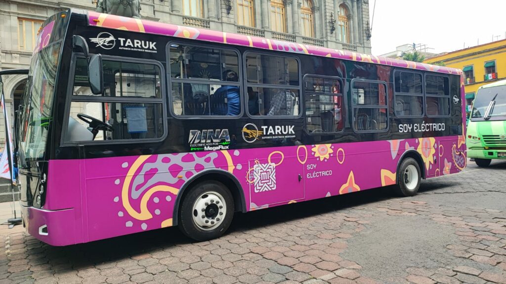 Taruk (correcaminos en lengua yaqui), autobús eléctrico, dio su primer recorrido –de muchos– en el Centro Histórico de la Ciudad de México.