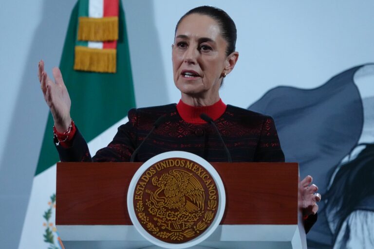 La presidenta, Claudia Sheinbaum prioriza soberanía mexicana ante Trump, no descarta alianza en América Latina.